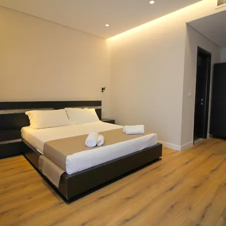 Strora 4*