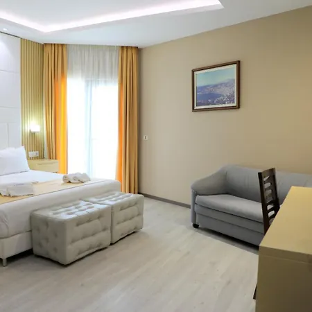 Ξενοδοχείο Strora 4*