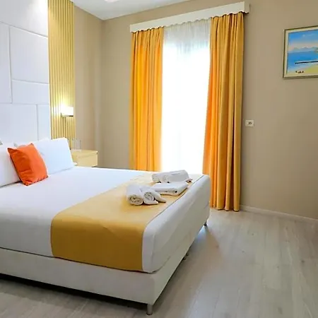 Отель Strora 4*