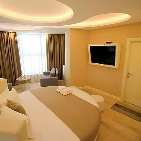 Strora 4*